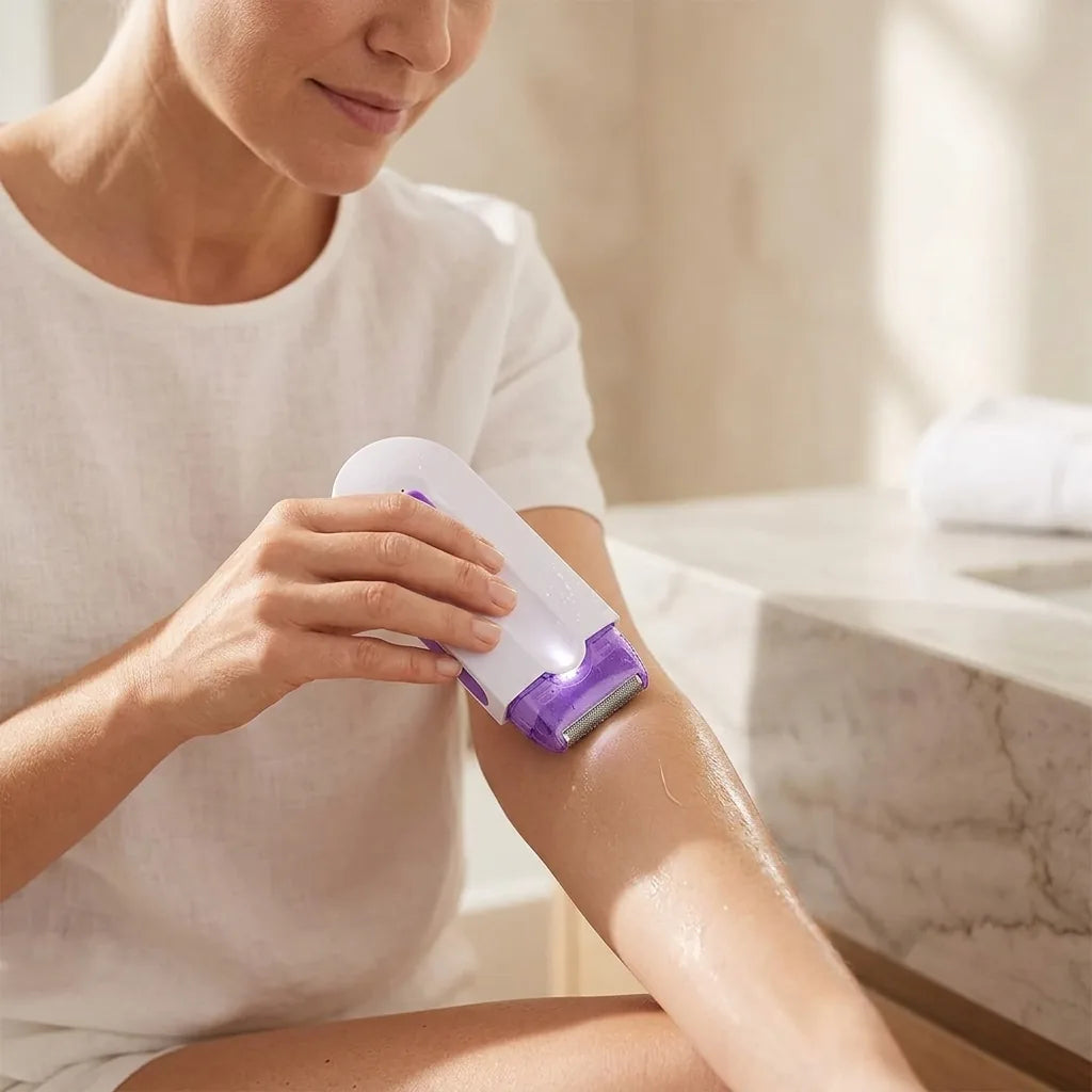 Electric Razor Micro-Foil System & LED Light Irritation-Free