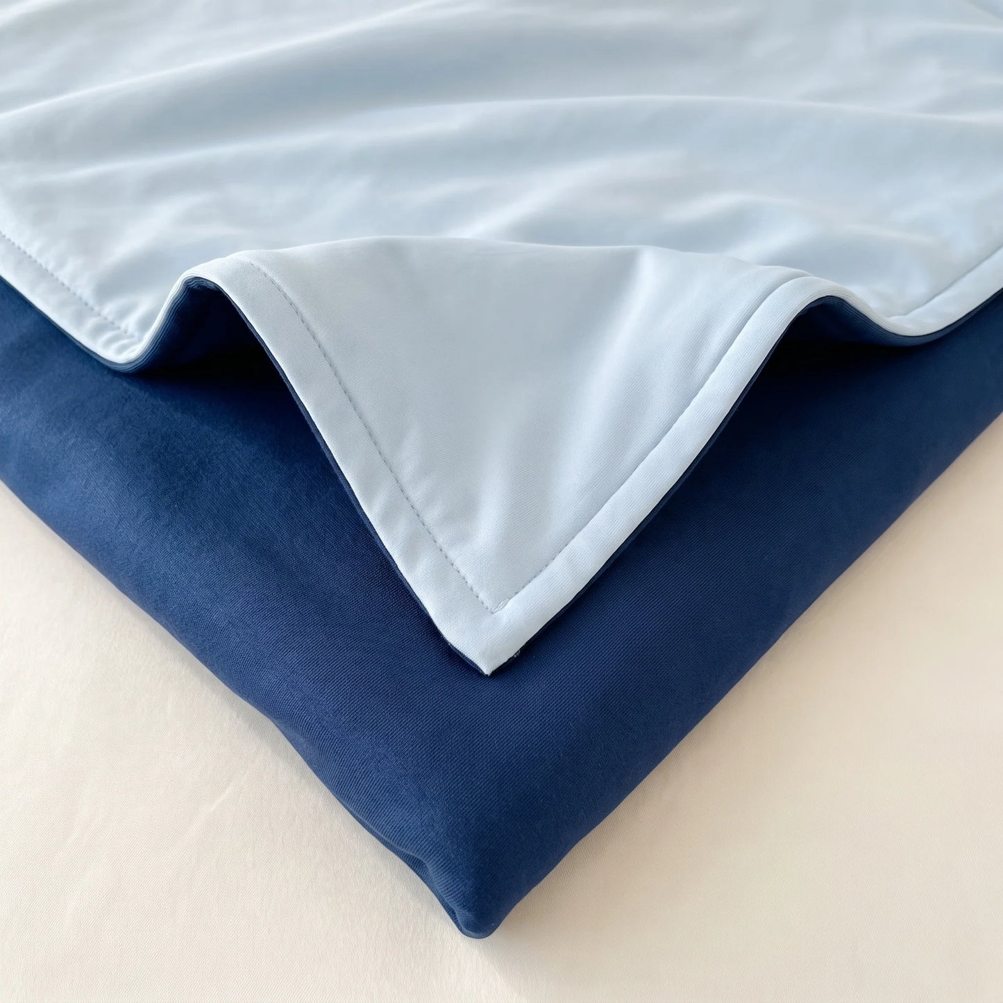 Blanket Reversible Cooling Dual-Fabric