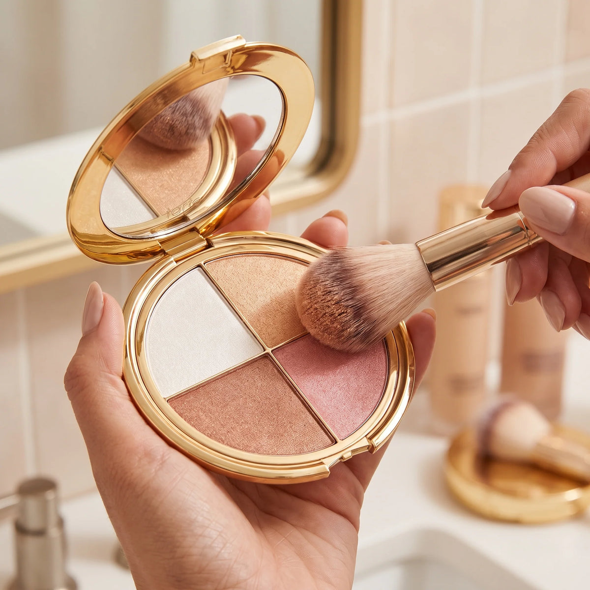 Highlighting Palette Satin-to-Shimmer Eyes & Cheeks